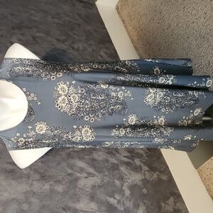 Mia & Tess Blue Floral Design Sleeveless Dreds Size Small